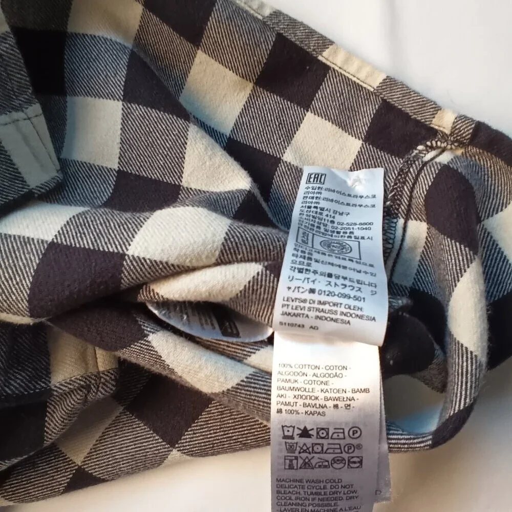 Levi's Women's Flannel Shirt Size S Black Cream Plaid Long Sleeves Button Up - Picture 8 of 8